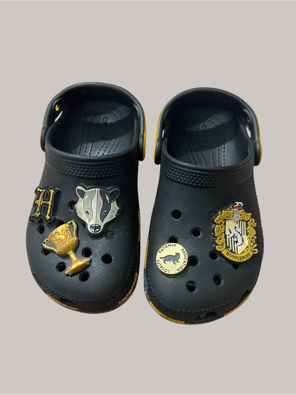 Crocs Harry Potter Hufflepuff Classic Clog 11C 
Gold Hufflepuff Charms
